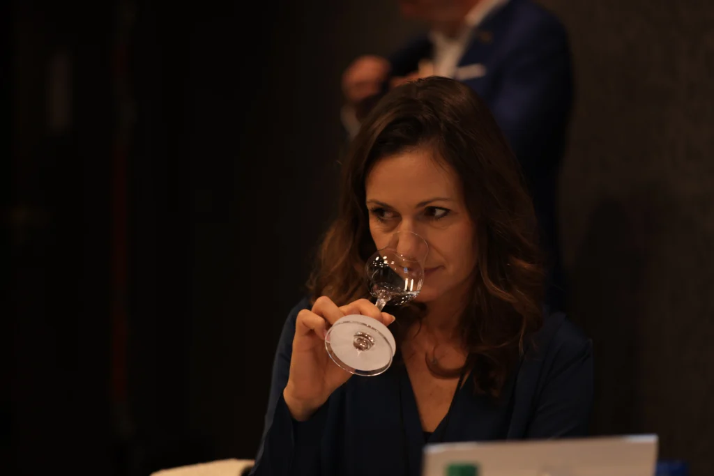 Sudija Sonja Davidović tokom ocenjivanja rakija za Wine Vision 2026